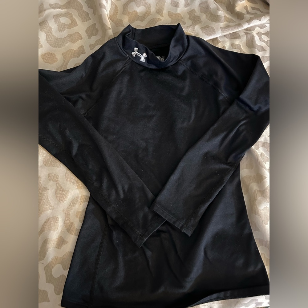 Y SM under armor cold gear top